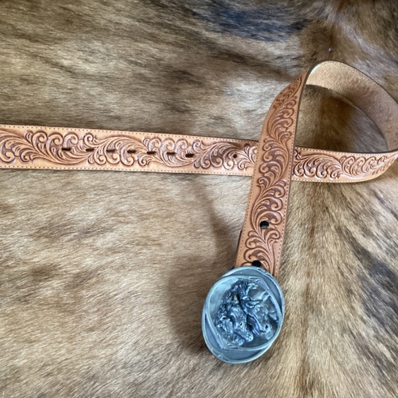 Bergamot Brass Works Inc Etched Three Horse Head Buckle Leather Tooled Belt main image 8